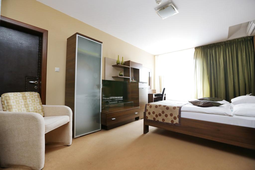 City Hotel Nitra With Free Parking Extérieur photo